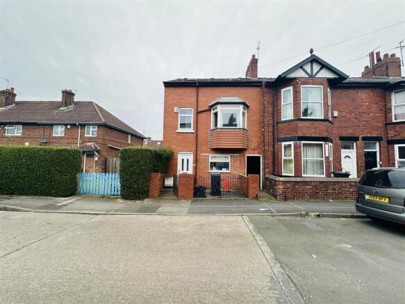 4 bed Terraced for sale Image 2