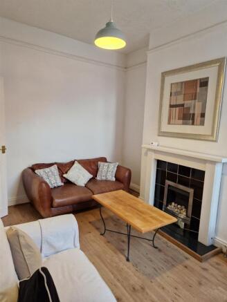 4 bed Terraced to rent Image 5