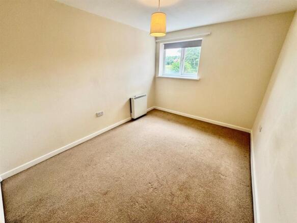 2 bed Flat for sale Image 4