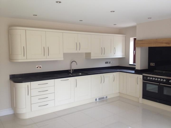 FITTED KITCHEN