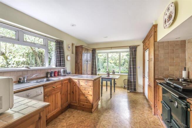 Kitchen 2.jpg