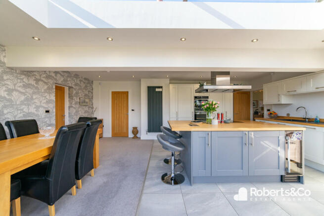Open Plan Dining ...