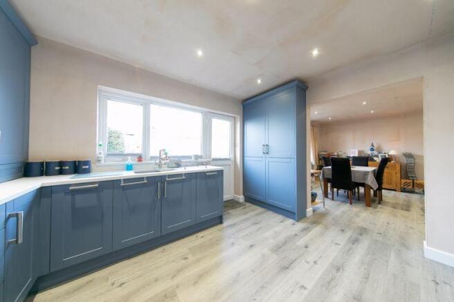 Kitchen & dining room