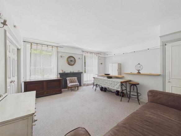 CAM03972G0-PR0392-STILL007.jpg