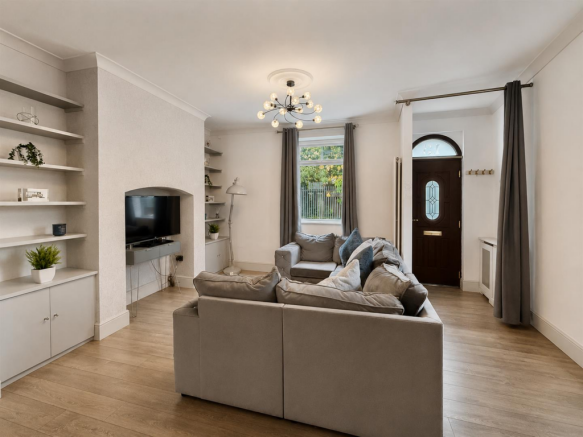 LOUNGE/DINING ROOM