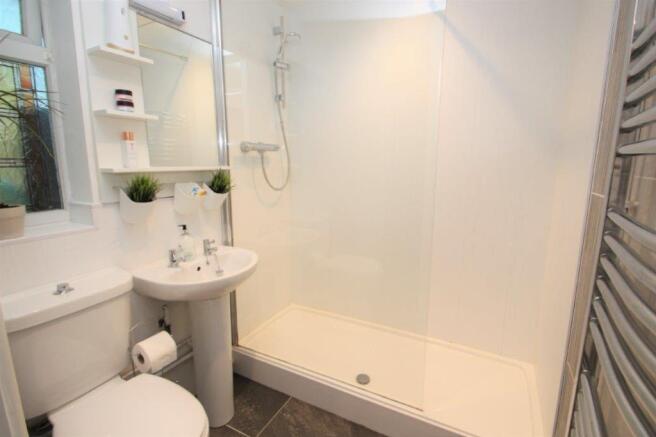 43 Pauls Dene shower room