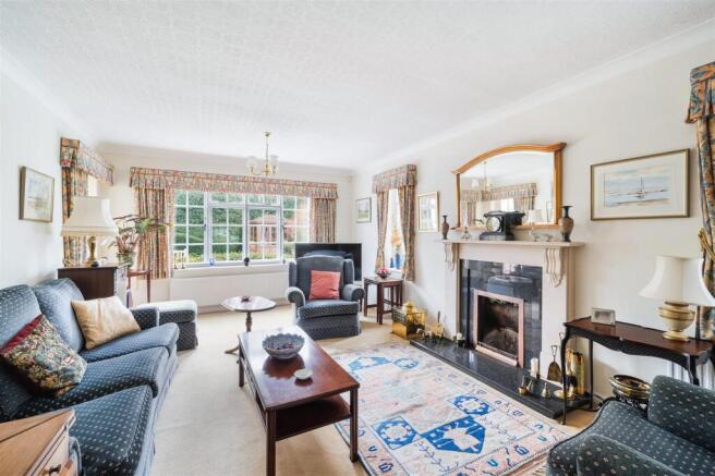 Cedar Walk, Kingswood, Tadworth photo 4