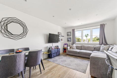 Ceres Crescent, Epsom, KT17 1FE