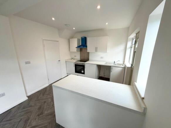 3 bed Semi-Detached to rent Image 4