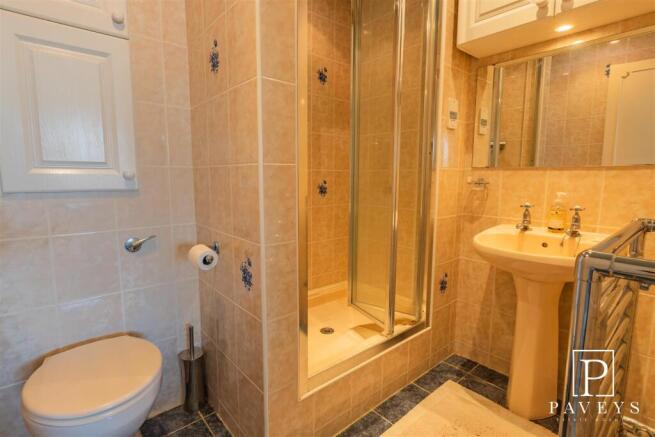 EN-SUITE TO MASTER BEDROOM