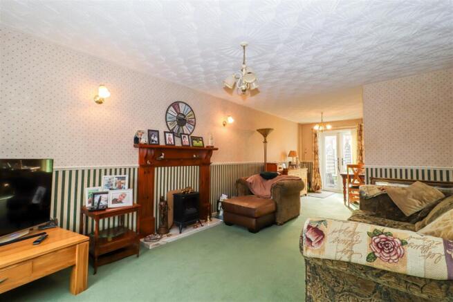 OPEN PLAN LOUNGE DINER