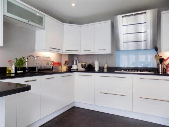 KITCHEN /