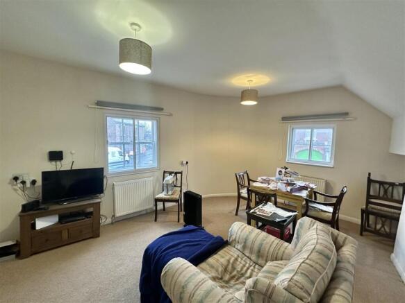 3 bed Apartment for sale Image 5