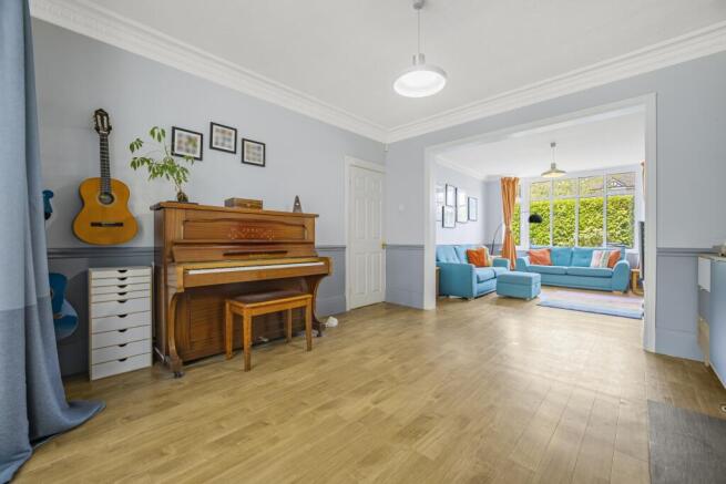 5 bed Semi-Detached for sale Image 4