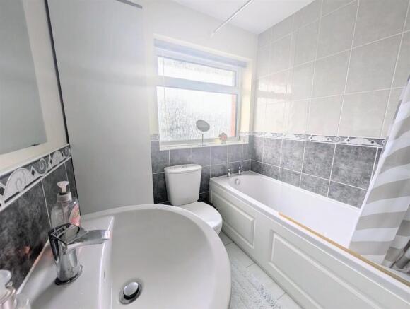 FAMILY BATHROOM
