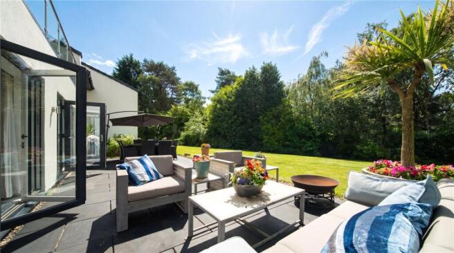 6 bed Detached for sale Image 10