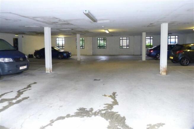 2 bed Apartment to rent Image 8