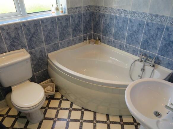 FAMILY BATHROOM