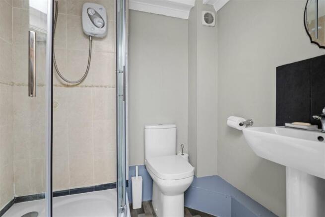 Flat 5 Whitbourne Hall - En-suite.jpg