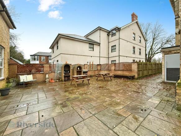 2 bed Apartment for sale Image 11