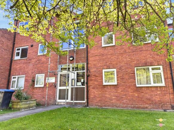 2 bed Flat for sale Image 2