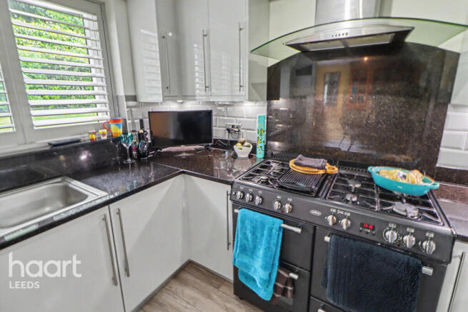 4 bed Detached for sale Image 8