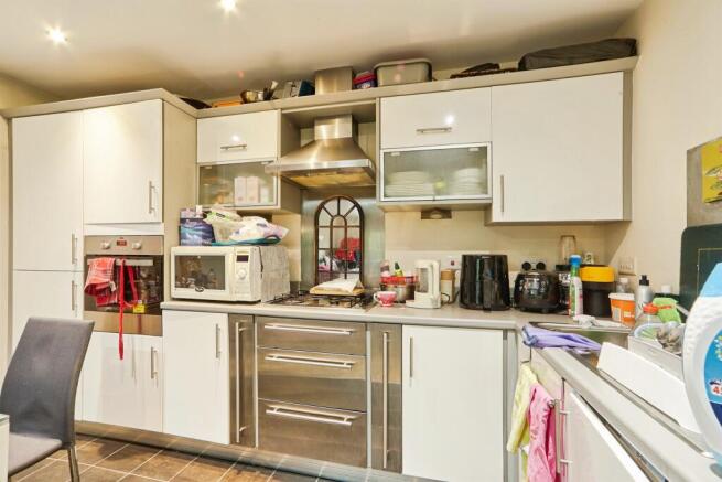 2 bed Apartment for sale Image 11