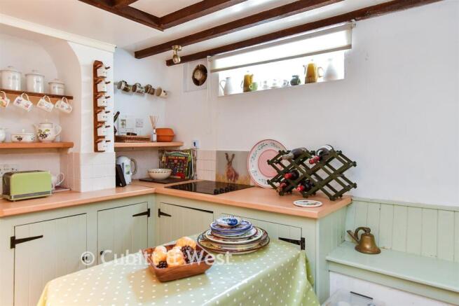 Kitchen/ Breakfast Room
