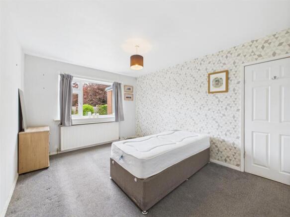 2 bed Semi-Detached Bungalow for sale Image 5
