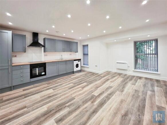 3 bed Apartment to rent Image 5