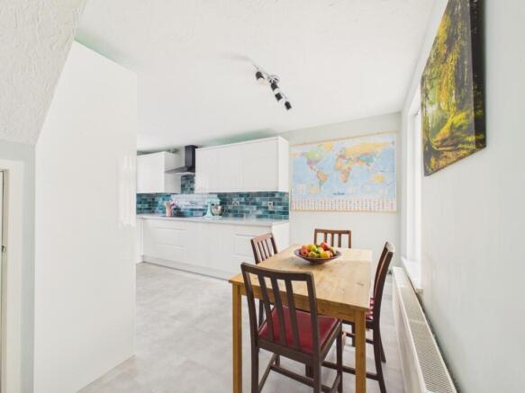 4 bed Detached for sale Image 6