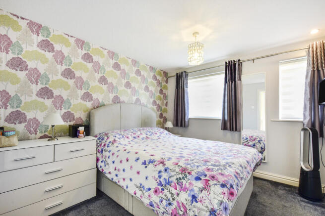 4 bed Detached for sale Image 9