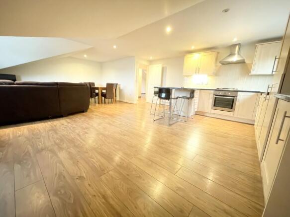 3 bed Apartment for sale Image 4