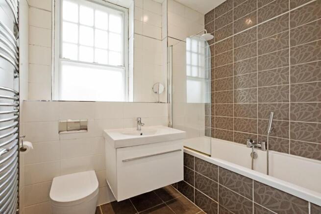4 bed Town House for sale Image 7