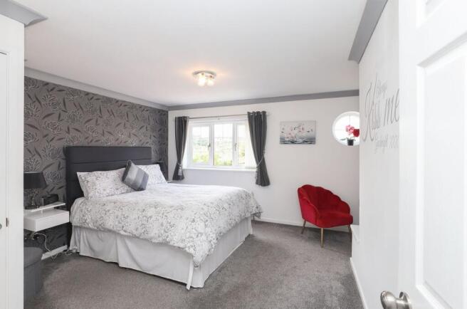 4 bed Detached for sale Image 6