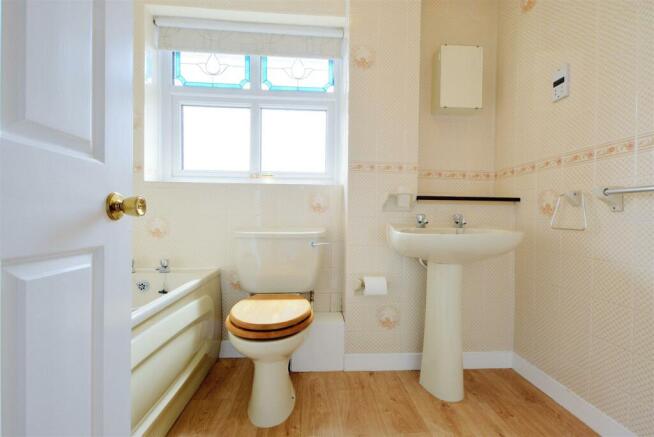Bathroom_2.jpeg