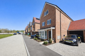 11, Fleming Close, Ascot SL5 7GS