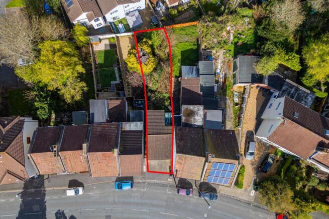 Land & Garages Adjacnt to 25 Nags Head Hill, Hanha