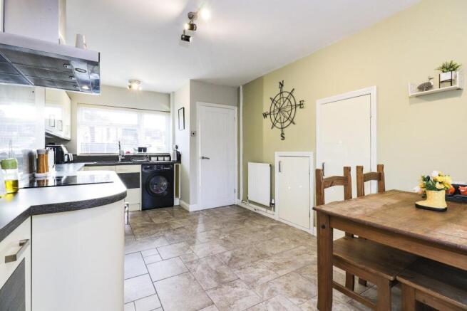 3 bed House for sale Image 6