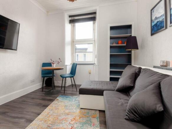 61135_CaledonianCres