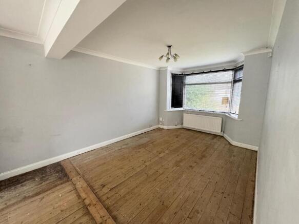 LOUNGE / DINING ROOM