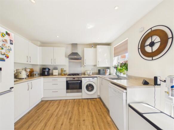3 bed Semi-Detached for sale Image 4