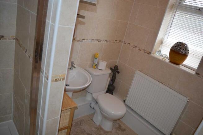 Bathroom 1.JPG