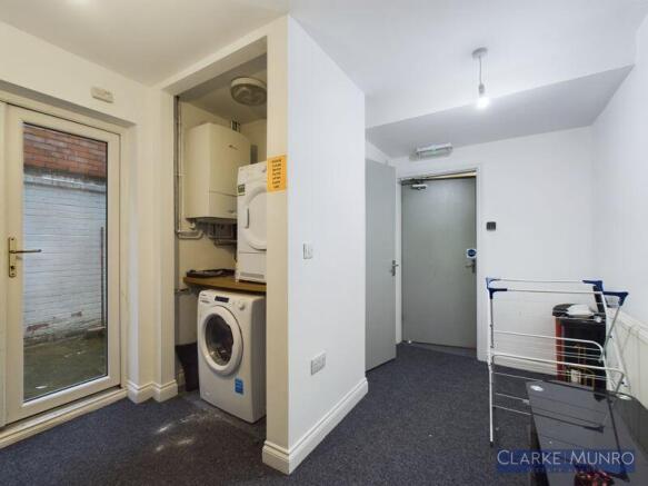 1 bed Terraced to rent Image 12