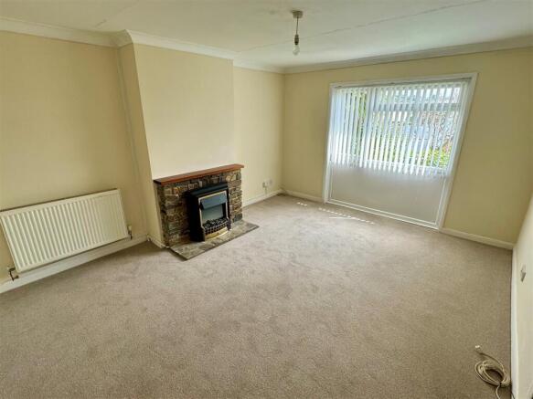 122 Polwhele Road Lounge