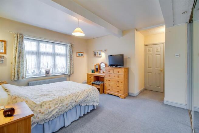 4 bed Detached for sale Image 10