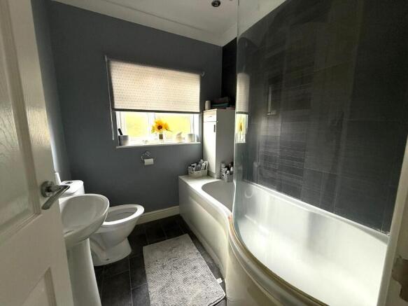 3 bed Semi-Detached for sale Image 12