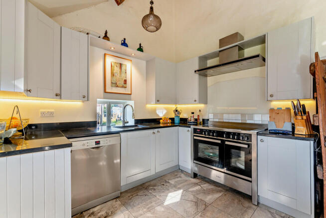 8586761-interior0...