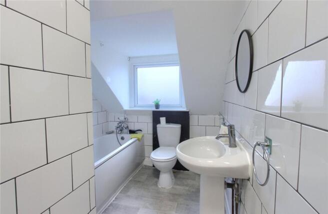 3 bed Flat for sale Image 10