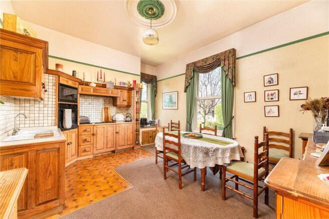 4 bed Detached for sale Image 5